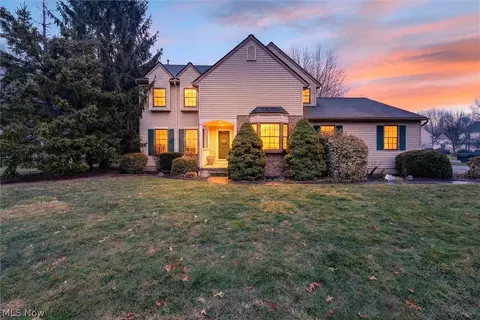 648 Landerwood Ln, Avon Lake, OH 44012