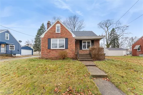 959 9th St NE, Massillon, OH 44646
