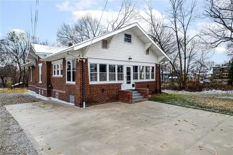 613 Wooster Rd N, Barberton, OH 44203