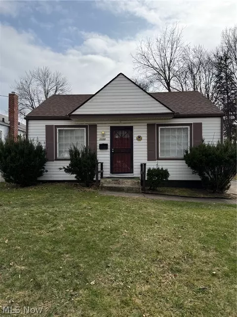 1120 Stoner St, Akron, OH 44320