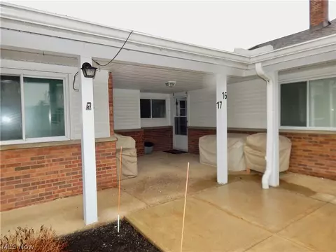 25320 Country Club Blvd #17, North Olmsted, OH 44070