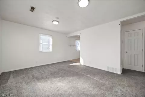 171 S Logan St, Elyria, OH 44035 photo 2