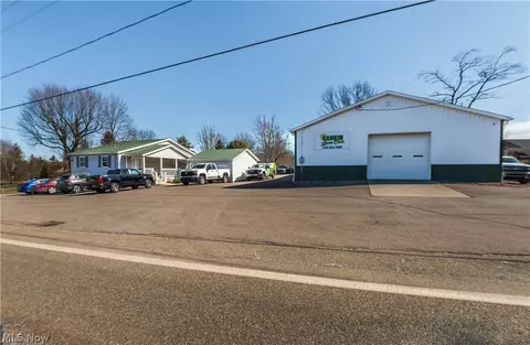 13390 Ravenna Ave NE, Hartville, OH 44632