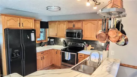 919 Glenview Dr, Huron, OH 44839 photo 9