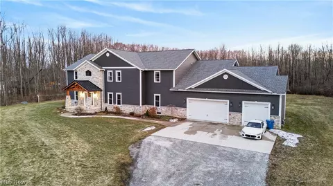 2252 Applegrove St NE, Canton, OH 44721