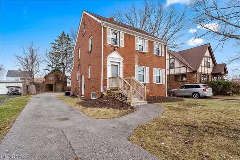 18303 Canterbury Rd, Cleveland, OH 44119