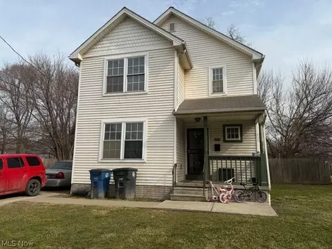 3271 E 48th St, Cleveland, OH 44127