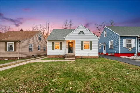 18207 Mapleboro Ave, Maple Heights, OH 44137