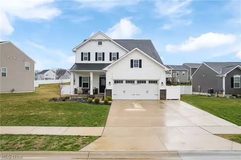 2277 Orchard Cir, Ravenna, OH 44266