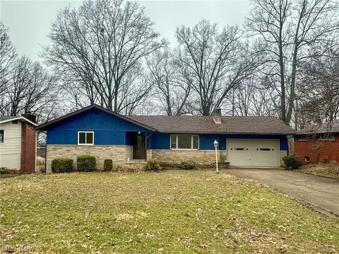 820 Hartzell Ave, Niles, OH 44446