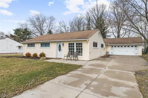 1887 Hillsdale Dr, Twinsburg, OH 44087