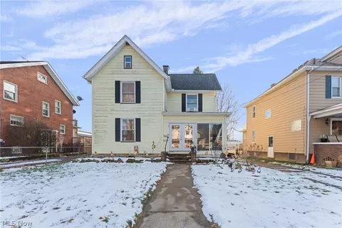 1221 N Avenue Ave NE, Massillon, OH 44646