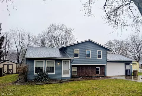 205 Oakwood Ln, Seville, OH 44273
