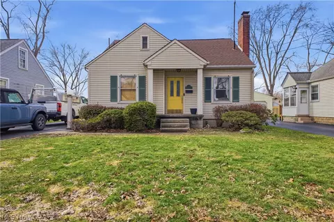 696 Meadowbrook Ave SE, Warren, OH 44484