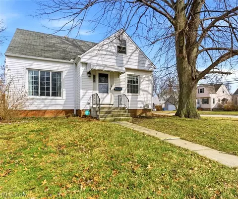 483 E 330th St, Willowick, OH 44095