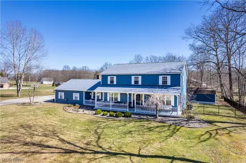 782 Windsor Dr, Mineral Wells, WV 26150