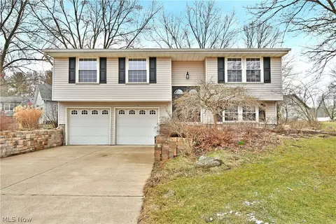 5038 Jonathan Ln NW, Warren, OH 44483