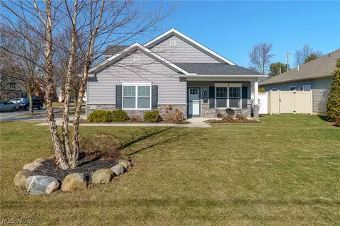 7462 Pearl Rd, Middleburg Heights, OH 44130