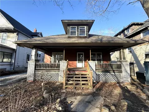 295 Grove St, Akron, OH 44302