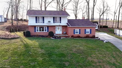 1005 Heatherwood Ln, Orrville, OH 44667