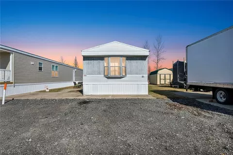 120 Sunset Dr #31, Lodi, OH 44254
