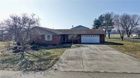 627 Chestnut St, West Lafayette, OH 43845