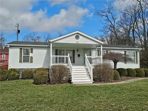 701 E Mcconnel Ave, Mcconnelsville, OH 43756