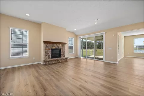 Living - 605 Cedar Crest Dr, Elyria, OH 44035 photo 4 of 8