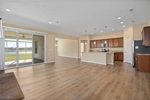 Living - 605 Cedar Crest Dr, Elyria, OH 44035 photo 6 of 8