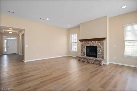 Living - 605 Cedar Crest Dr, Elyria, OH 44035 photo 5 of 8