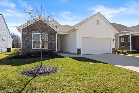Exterior - 605 Cedar Crest Dr, Elyria, OH 44035 photo 6 of 8