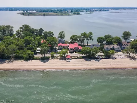 1431 Cedar Point Rd, Sandusky, OH 44870