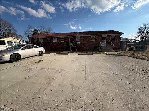 91 E 5th St, Frazeysburg, OH 43822