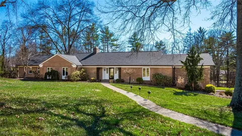 1200 East Dr, Zanesville, OH 43701