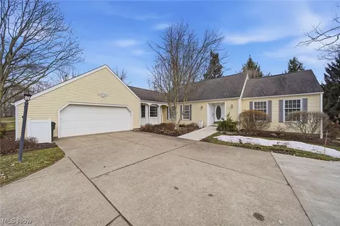 7450 Angel Dr NW, North Canton, OH 44720