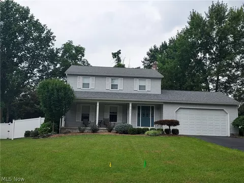 1329 Valley View Dr, Youngstown, OH 44512