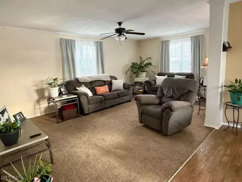 Living - 362 Pin Oak Cir, Elyria, OH 44035 photo 1 of 1