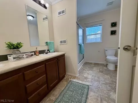 Bath - 362 Pin Oak Cir, Elyria, OH 44035 photo 1 of 1