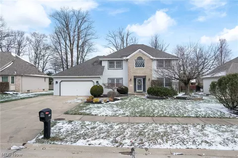 4469 Shelly Dr, Seven Hills, OH 44131