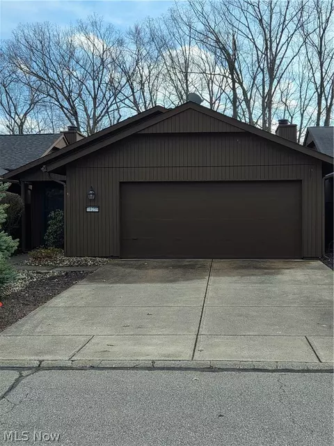18259 Glencreek Ln, Strongsville, OH 44136