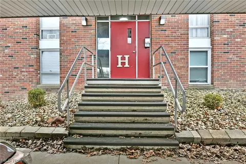 3040 N River Rd NE #H20, Warren, OH 44483
