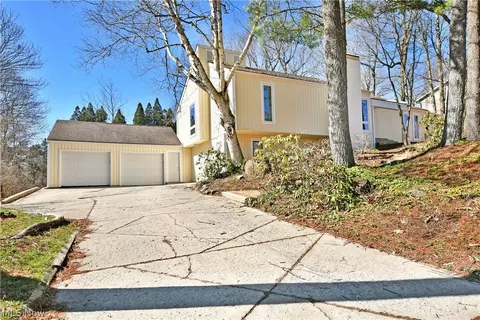 6152 Southern Hills Ct, Canfield, OH 44406