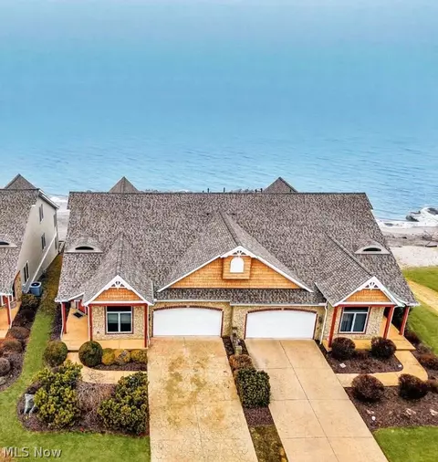 4319 Shore Dr, Lorain, OH 44053