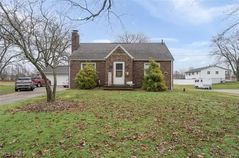 1402 S Chapel St, Louisville, OH 44641