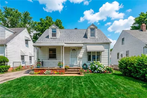 15313 Fernway Dr, Maple Heights, OH 44137