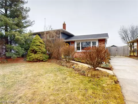 14801 Larkfield Dr, Brook Park, OH 44142