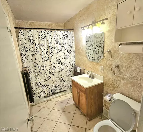 Bath - 6280 Eldridge Blvd, Bedford Heights, OH 44146 photo 1 of 2