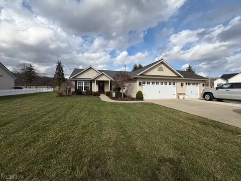 2805 Jacks Fairway, Nashport, OH 43830