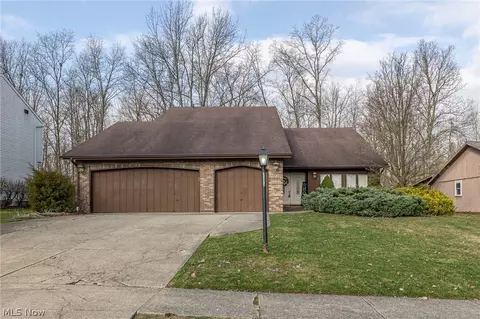 13576 Fairwinds Dr, Strongsville, OH 44136