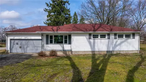 270 Durst Dr NW, Warren, OH 44483